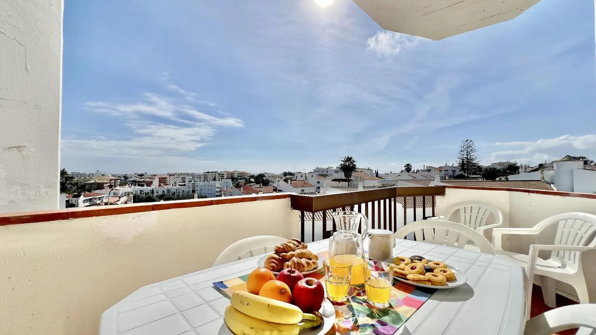 Albufeira Skylight 2 By Homing contacts
